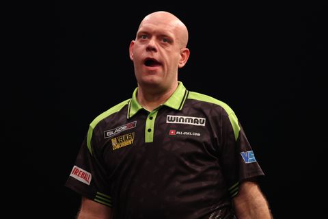 Topdarter Michael van Gerwen verliest race tegen de klok, gevolgen voor afmelding Premier League zijn groot