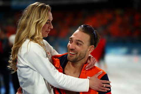 Groot feest voor Kjeld Nuis en vriendin Joy Beune na olympisch brons: 'Ik heb stiekem wel jaloers gekeken'