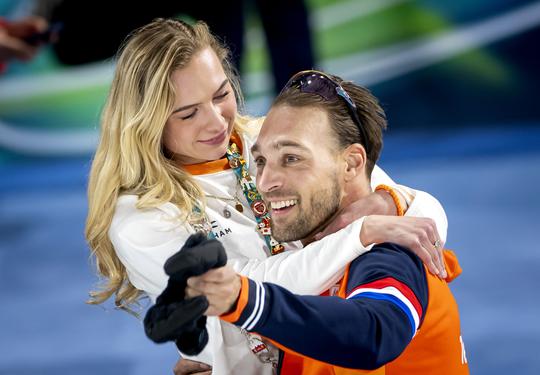 Schaatstopper Joy Beune duikt op in fraai decor, ver weg van vriend Kjeld Nuis