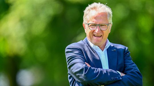 Eén emotionele uitbarsting maakte amateurtrainer landelijk beroemd: 'Dat is compleet van den gekken'