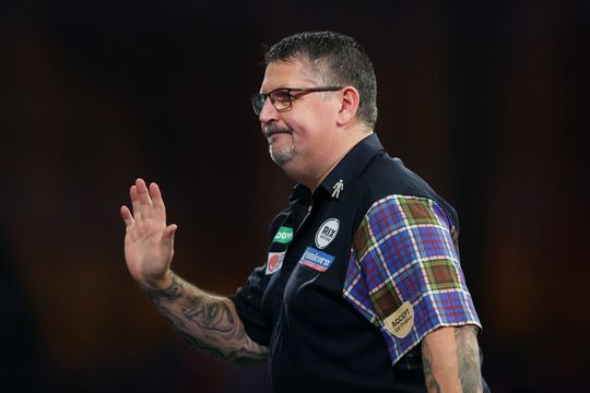 Video | Darter Gary Anderson moet opgeven tijdens wedstrijd door schouderblessure