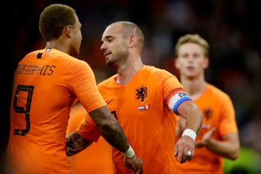 Wesley Sneijder riep Depay op het matje: 'Uiteindelijk liep Memphis boos weg'