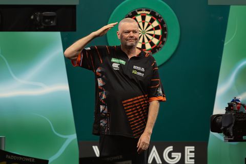 Dolgelukkige Raymond van Barneveld in de wolken: 'Ik zei: je hebt mijn leven gered'