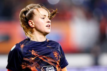 Slecht nieuws voor Oranje-keepster Daphne van Domselaar: rest van het seizoen uitgeschakeld