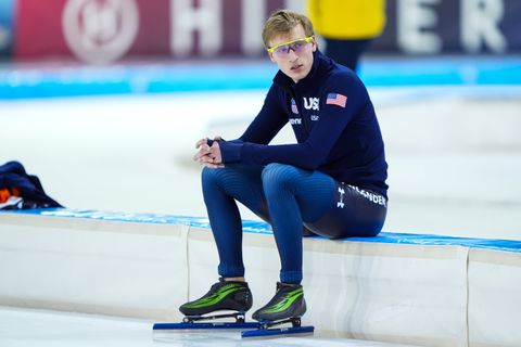 Topschaatser Jordan Stolz zoekt oorzaak voor flinke teleurstelling: 'Moeilijk als je voor het eerst in deze situatie zit'