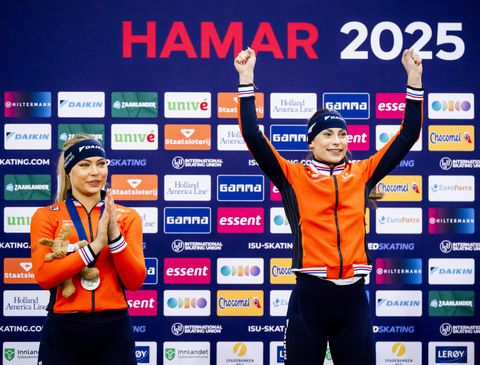Sprintkanon Femke Kok sluit seizoen in stijl af en onttroont 'ploeggenoot' Jutta Leerdam