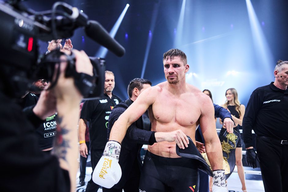 Wereldkampioen Rico Verhoeven keert terug in de ring; Glory organiseert gevecht tegen 'nieuwe' tegenstander