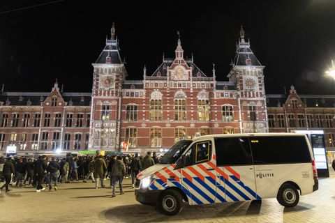 Burgemeester Halsema 'schaamt zich dood' na pijnlijke fout tijdens jubileumfeest Ajax in Amsterdam