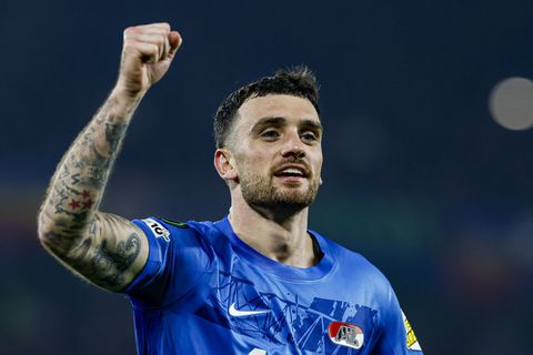 Superieur AZ bereikt na droomavond vol prachtige goals kwartfinales van Conference League