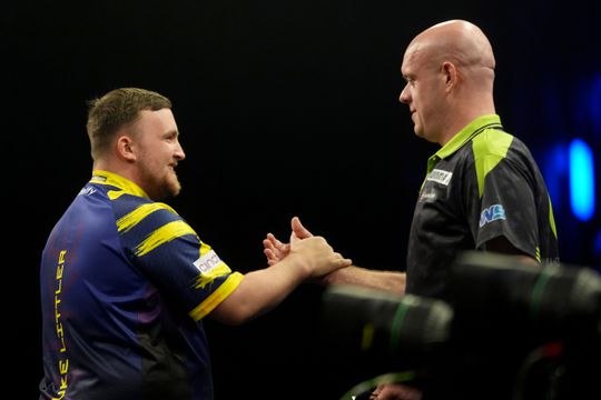 Michael van Gerwen en Luke Littler zetten Dublin op zijn kop in halve finale Premier League Darts