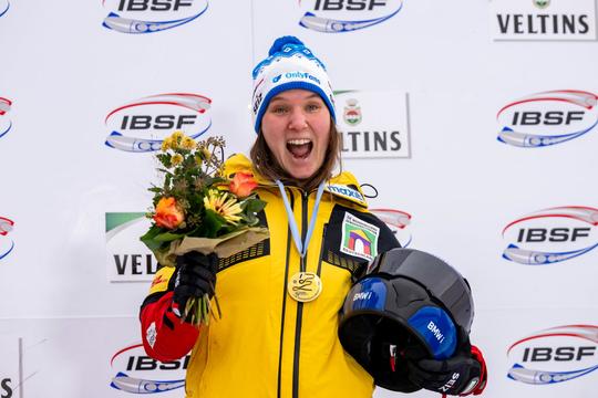 Populaire atlete (31), bekend van pikante foto's, deelt kiekjes vanaf exotische locatie: 'Geen haast, geen druk'