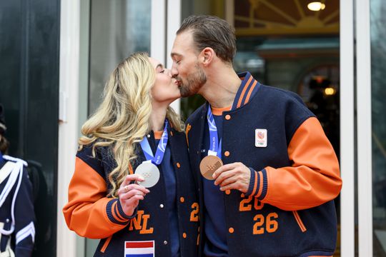 Schaatskoppel Kjeld Nuis en Joy Beune volgt voorbeeld Jutta Leerdam en Jake Paul: 'Ik ga met deze'