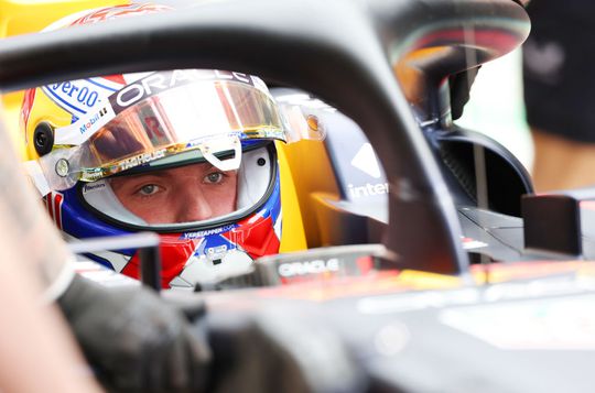 GP China | Max Verstappen komt er niet aan te pas in kletsnatte sprintkwalificatie, chaos in Shanghai