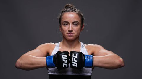 MMA-vechtster Maycee Barber krijgt ruzie op straat met 'Karen': 'Sla me dan!'