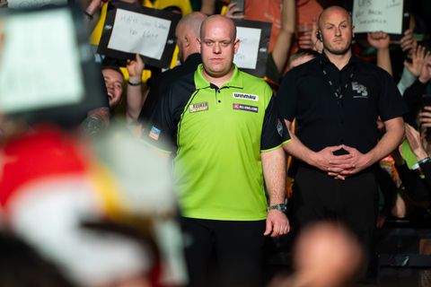 Ahoy-feestje verpest na pijnlijke nederlaag Michael van Gerwen: 'Hij heeft het wel een beetje gezien'