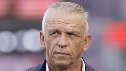 Trainer Edward Sturing na degradatie Vitesse: 'Wie niet meer wil of kan, moet zich melden'