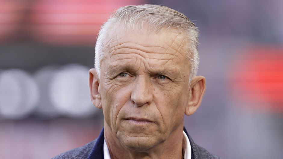 Trainer Edward Sturing na degradatie Vitesse: 'Wie niet meer wil of kan, moet zich melden'