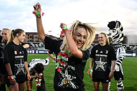 'Meest sexy voetbalster' danst erop los na kampioenschap in Italië