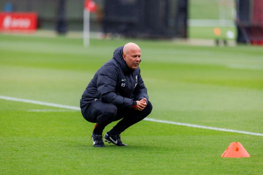 Belangrijk advies voor Arne Slot bij Liverpool: 'Hij heeft niet de kwaliteit van een Barcelona-speler lopen'