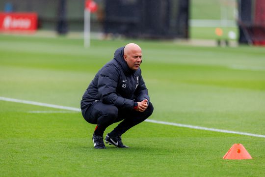 Belangrijk advies voor Arne Slot bij Liverpool: 'Hij heeft niet de kwaliteit van een Barcelona-speler lopen'