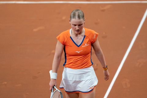 Tennisster Suzan Lamens loopt finale mis in Rouen, Nederlandse onderuit tegen moeilijke tegenstander