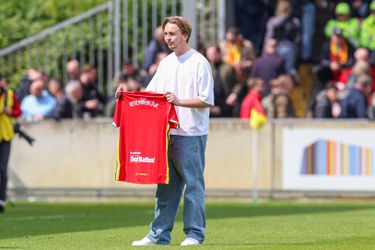 Go Ahead Eagles krijgt steun van bekende zanger die eigen nummer speciaal remixt