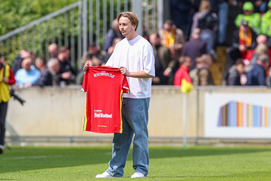 Go Ahead Eagles krijgt steun van bekende zanger die eigen nummer speciaal remixt
