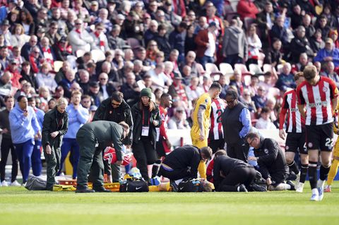 Schrik om Nederlandse voetballer: Jan Paul van Hecke blesseert zich op misselijke wijze