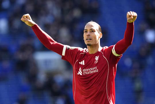 Aanvoerder Virgil van Dijk kritisch ondanks heldenrol in derby: 'Dit was Liverpool-onwaardig'