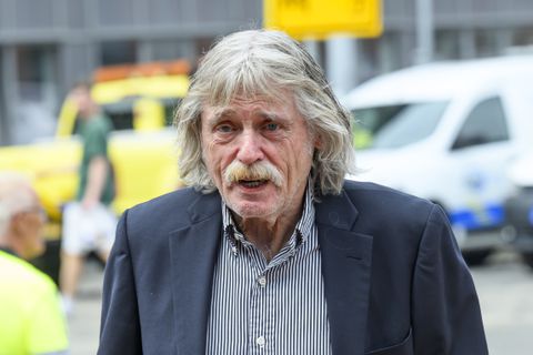 Johan Derksen (77) duikt op tussen 'gekkies' en doet één belofte: 'Dan gooi ik alle grenzen overboord'