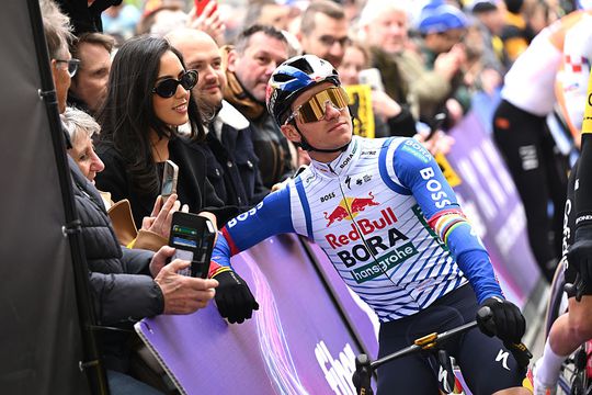 Dit is de vrouw van Remco Evenepoel: jeugdliefde Oumi Rayane speelde hoofdrol in rel en deelt geloof met toprenner