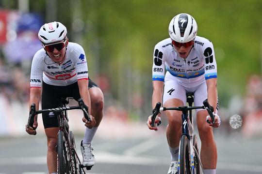 Demi Vollering erkent tactische fout in Amstel Gold Race: 'Daar hadden we bij moeten zitten'