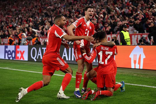 Kampioensduel Bayern München overschaduwd door bizarre rellen, honderden politieagenten grijpen in