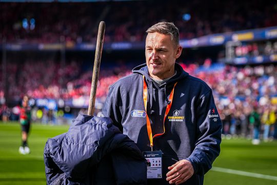 Profvoetballer verschijnt vermomd als grasprikker bij bekerfinale: 'Heb een vrijgezellenfeest'