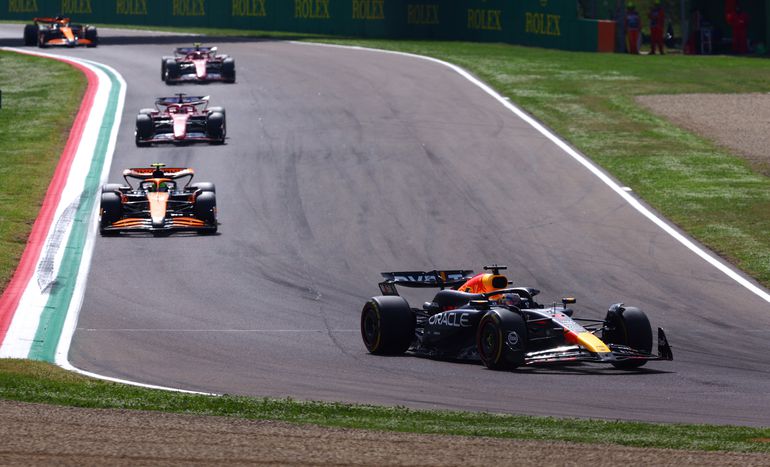 LIVE Formule 1 GP Emilia-Romagna 2024 |  Verstappen heeft problemen met banden, Norris nadert voor strijd in slotronden