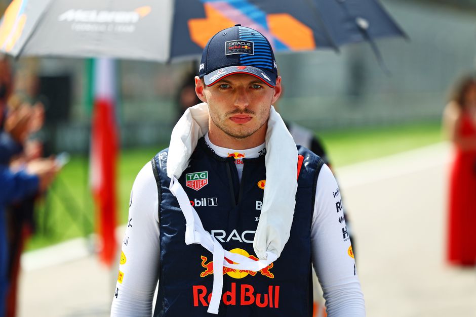 Fanatieke Max Verstappen wint tussendoor ook even virtuele race