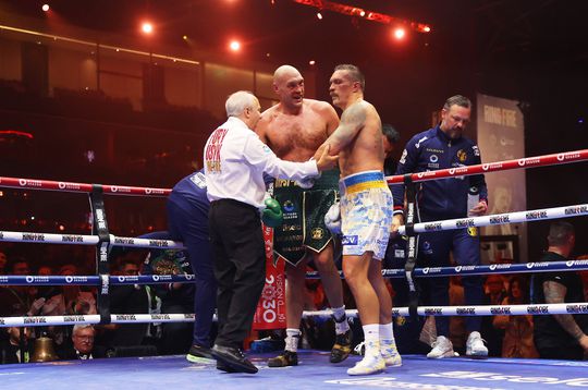 Tyson Fury wijst oorlog in Oekraïne aan als reden van verlies tegen Oleksandr Usyk: 'Mensen kiezen zijn kant'