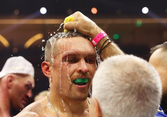 Emotionele Oleksandr Usyk meteen naar het ziekenhuis na gewonnen gevecht tegen Tyson Fury