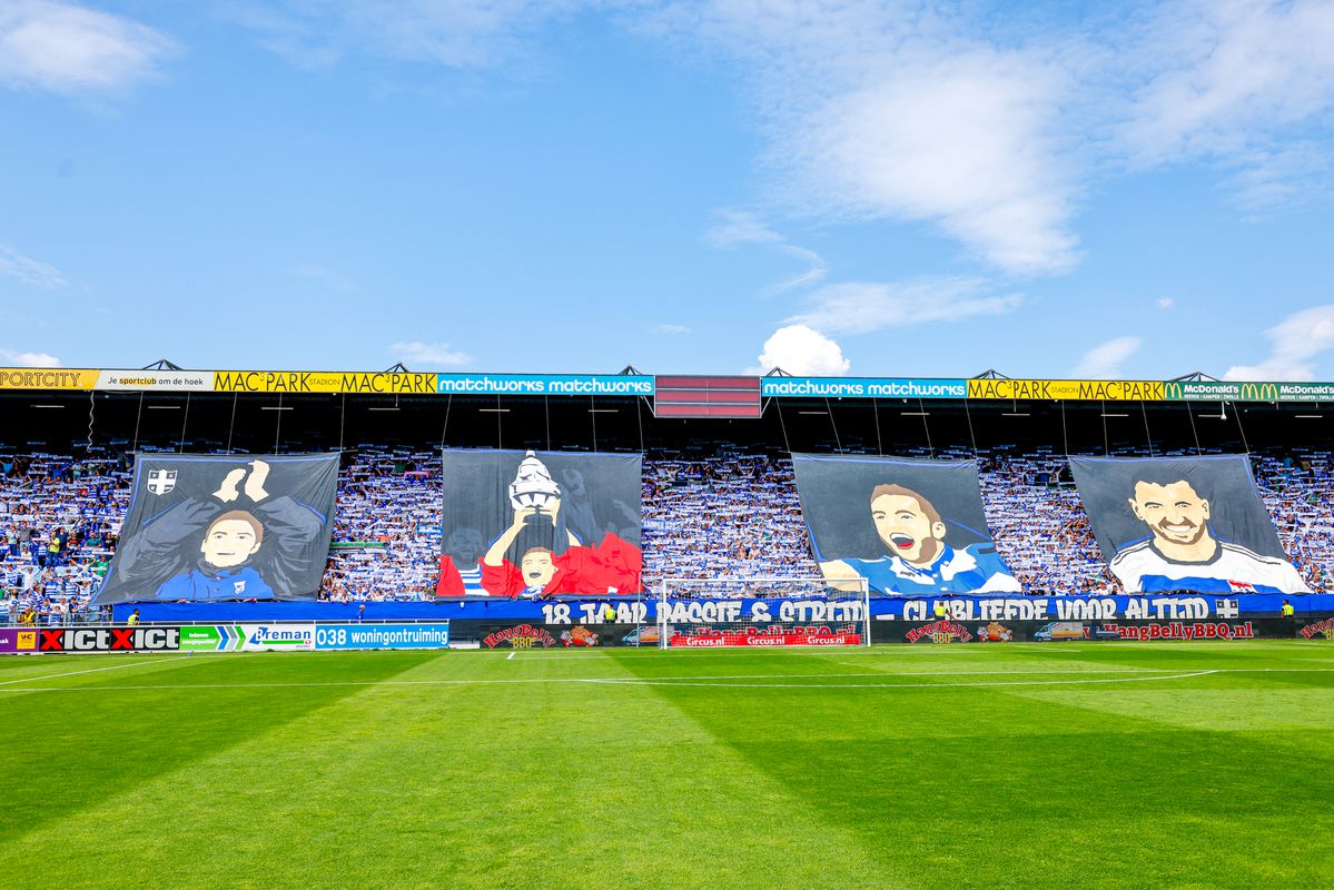 Duel tussen PEC Zwolle en FC Twente na een minuut spelen stilgelegd door medisch noodgeval