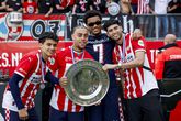 Het kampioenschap wordt gevierd door de PSV'ers ©ANP