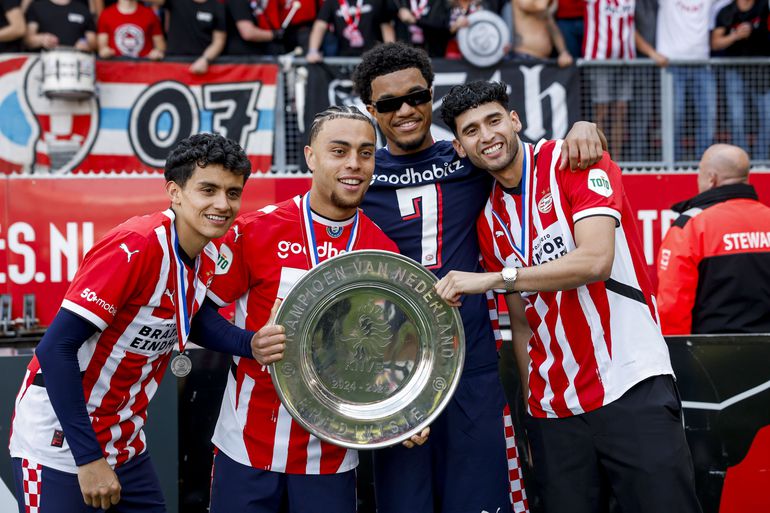 Eén PSV'er wordt vergeten in kampioensvreugde: 'Hij is echt de stiekeme held bij de kampioen'