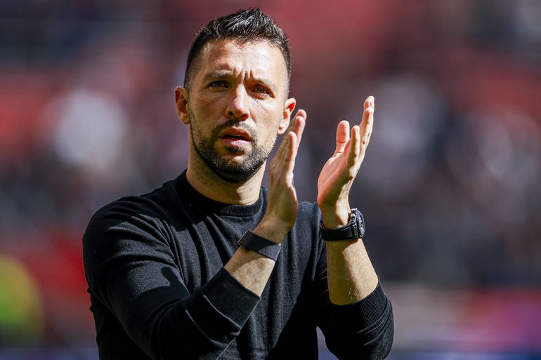 Ajax-directeur sprak al met beoogde opvolger van Francesco Farioli: 'Of hij koffie met me wilde drinken'