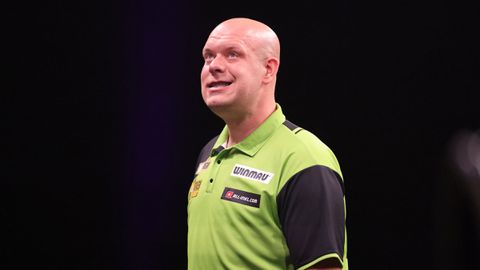 Topdarter Michael van Gerwen haalt hard uit naar critici: 'Daar kunnen zij niet over oordelen'