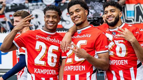 'Vriendin' van PSV'er lijkt relatie te verklappen: kampioen krijgt romantisch welkom