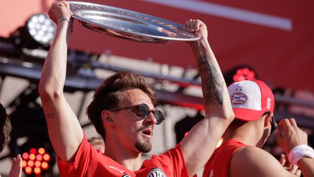 Openhartige PSV-kampioen neemt afscheid in tranen: 'Het is moeilijk met zoveel mensen en emoties...'