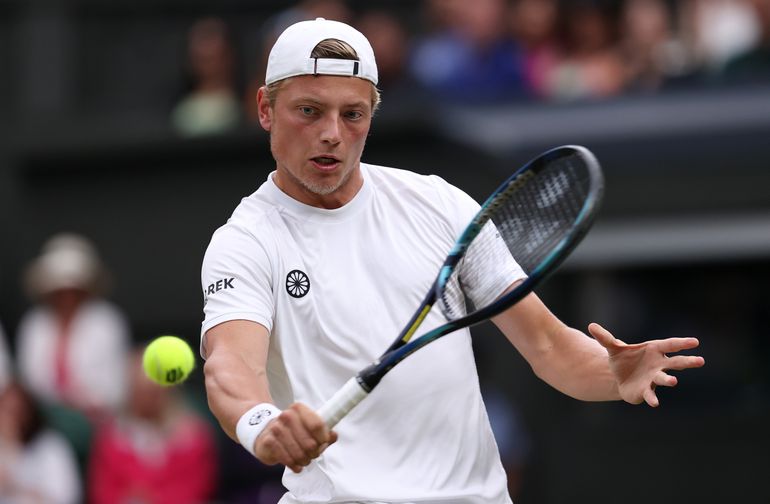 Geplaagde Nederlandse tennissensatie krijgt nieuwe dreun bij comeback op Roland Garros