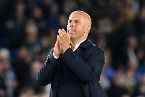 'Ibiza-kater' voor Arne Slot: Engelse media schrikken van Liverpool na kampioenschap