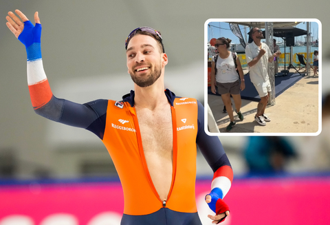 Topschaatser Kjeld Nuis zorgt met losse heupjes voor hilariteit bij collega én voorbijganger