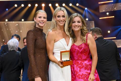 Noa Vahle biecht 'vreemdgaan' op aan Hélène Hendriks en Merel Ek: 'Het spijt me echt enorm'