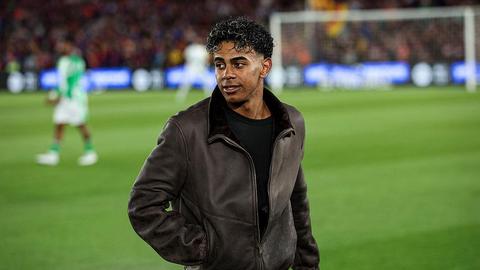 Lamine Yamal wakkert liefdesgeruchten opnieuw aan: topvoetballer in Griekenland gespot met Spaanse influencer
